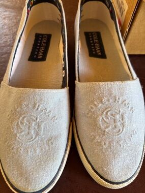 Cole Haan Sporting Chambray Blue Embroidered Crest Canvas Loafers – Preowned nau